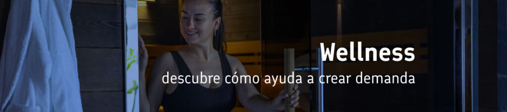 mujer saliendo de la sauna seca